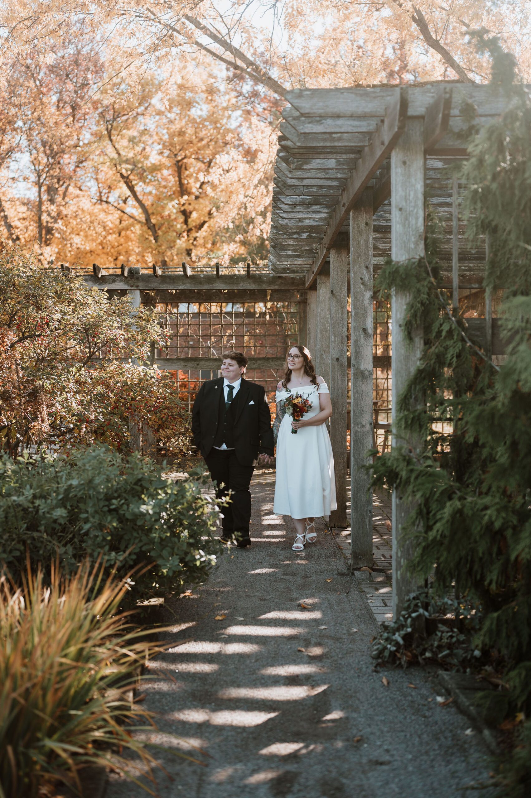 Outdoor wedding photos at Cantigny Park Chicago suburbs